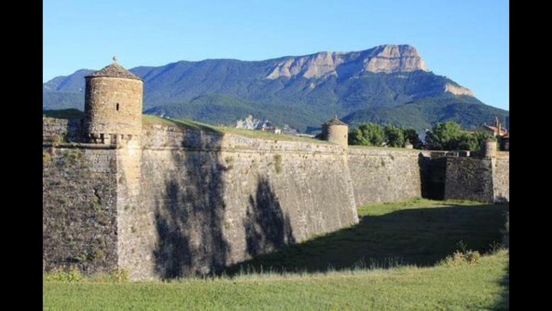 Villa Ático Jaca Ciudadela Exterior foto